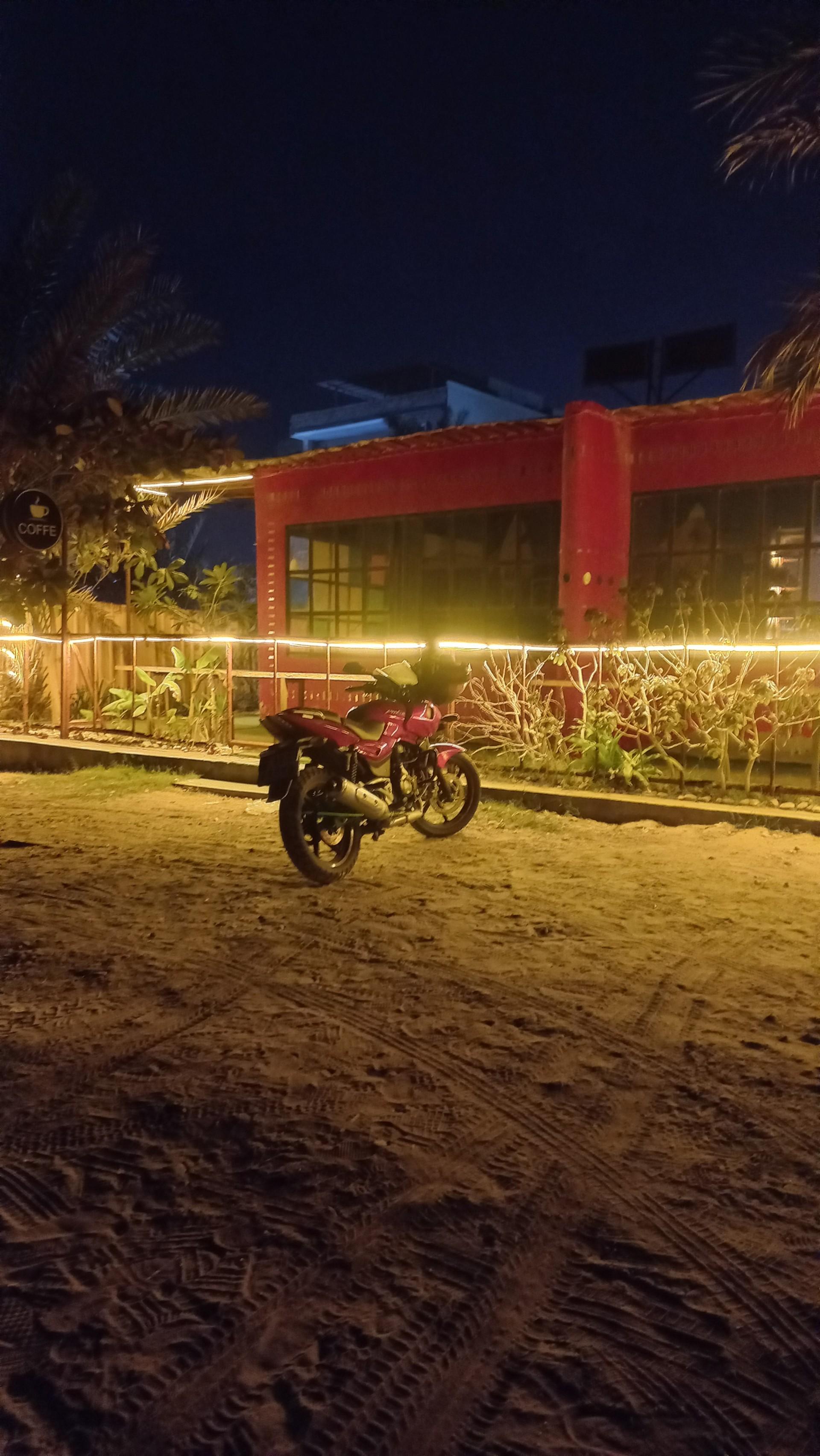 عکس کافه ساحلی کارن