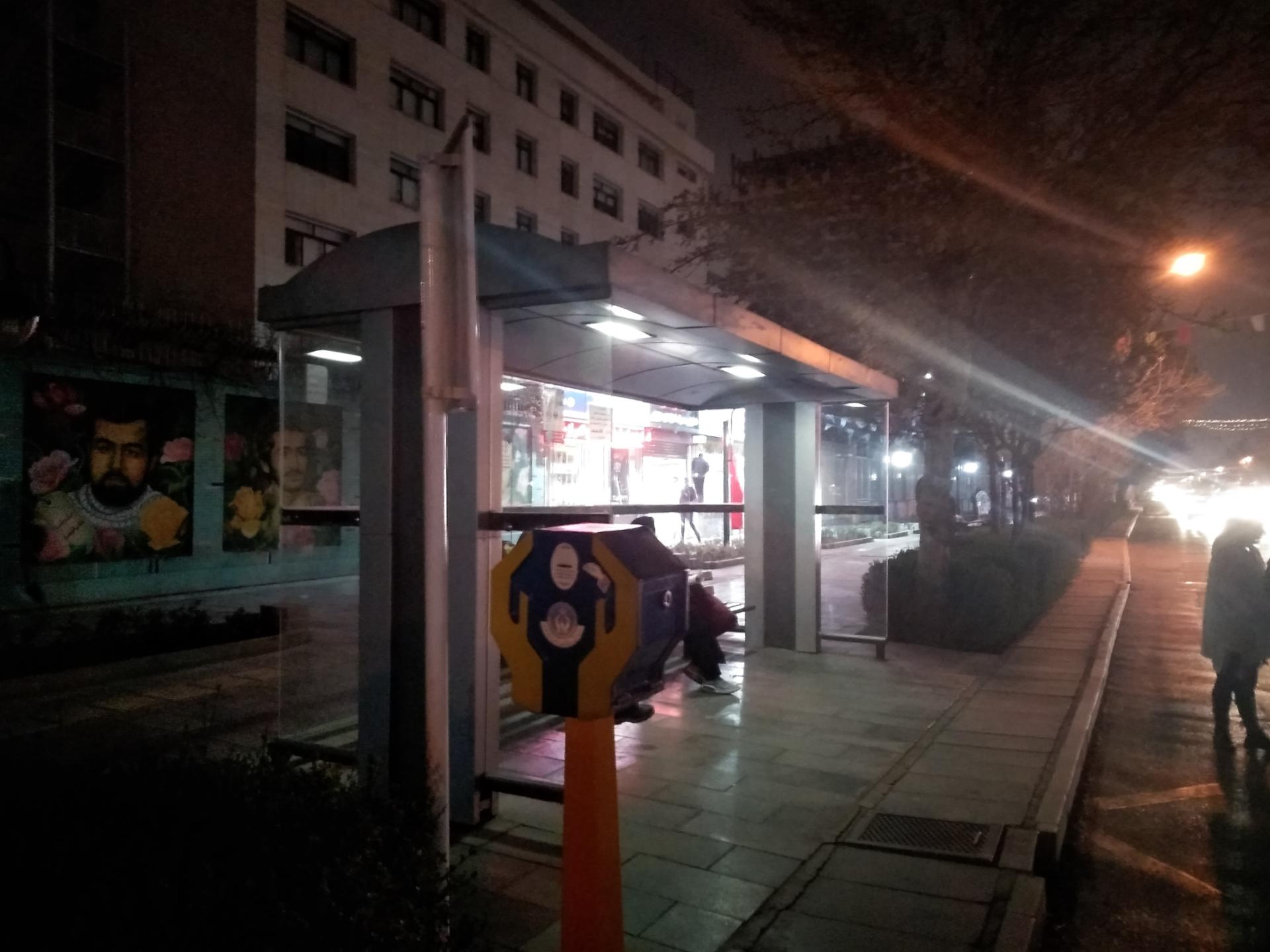 عکس ایستگاه اتوبوس سه راه دارایی