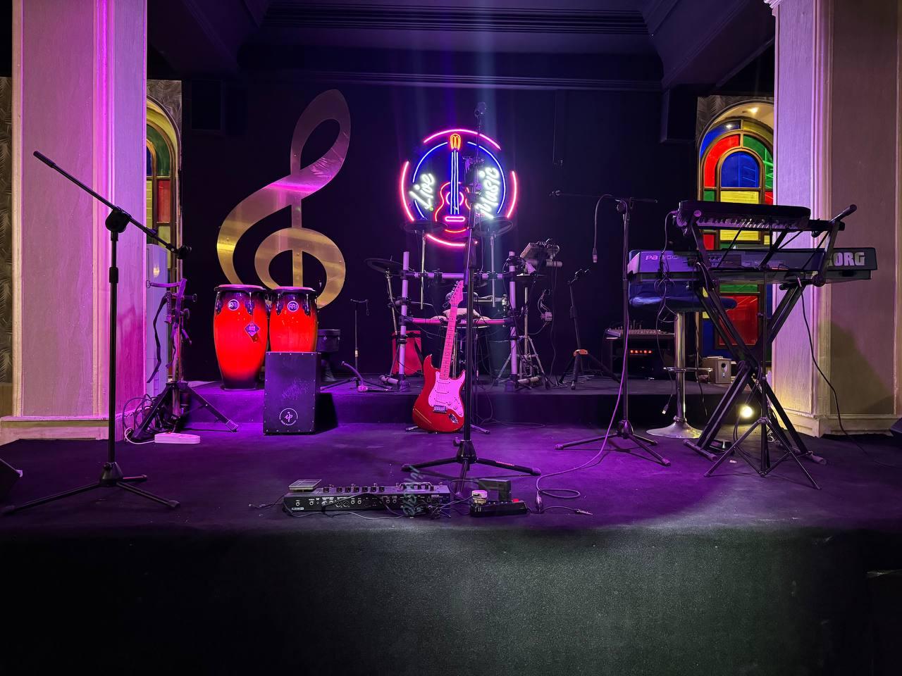 عکس کافه لئو