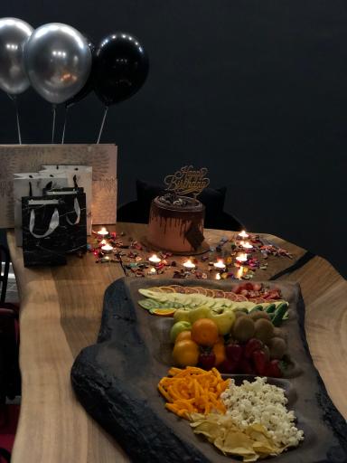 عکس رستوران شکم‌ پر