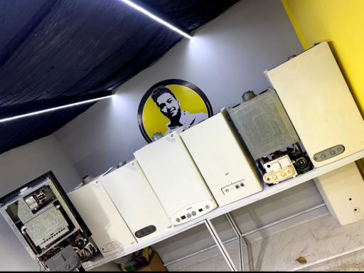 عکس آموزشگاه فنی حرفه ای آذرتوان