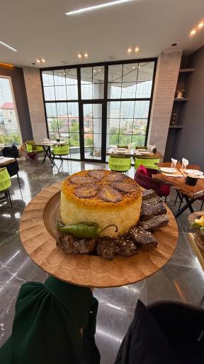 عکس رستوران شکم‌ پر