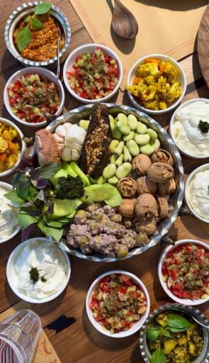 عکس رستوران شکم‌ پر