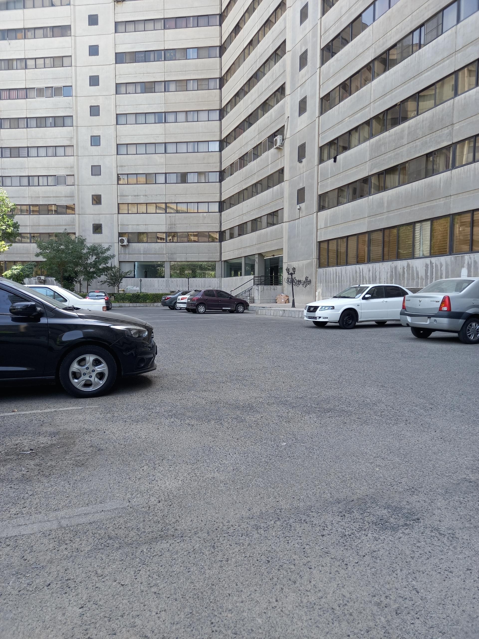 عکس پارکینگ روباز بلوک ۳