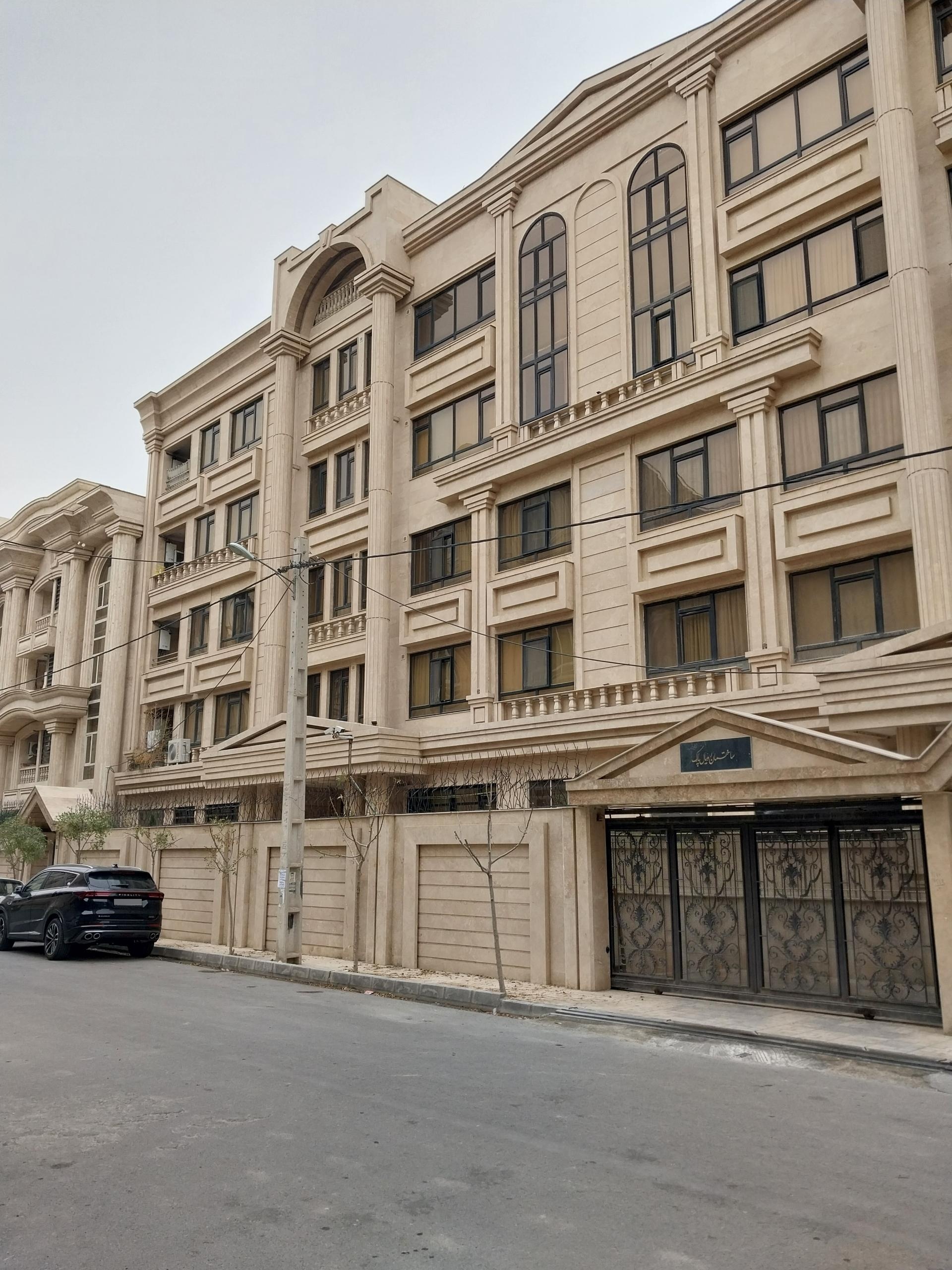 عکس ساختمان رویال پارک