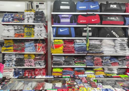 عکس فروشگاه لوازم ورزشی دربی استار