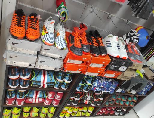 عکس فروشگاه لوازم ورزشی دربی استار