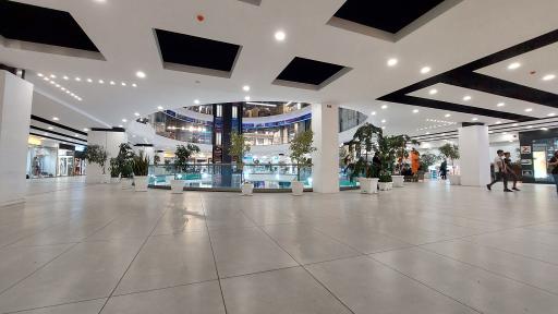 عکس مجتمع تجاری تفریحی اوریاد