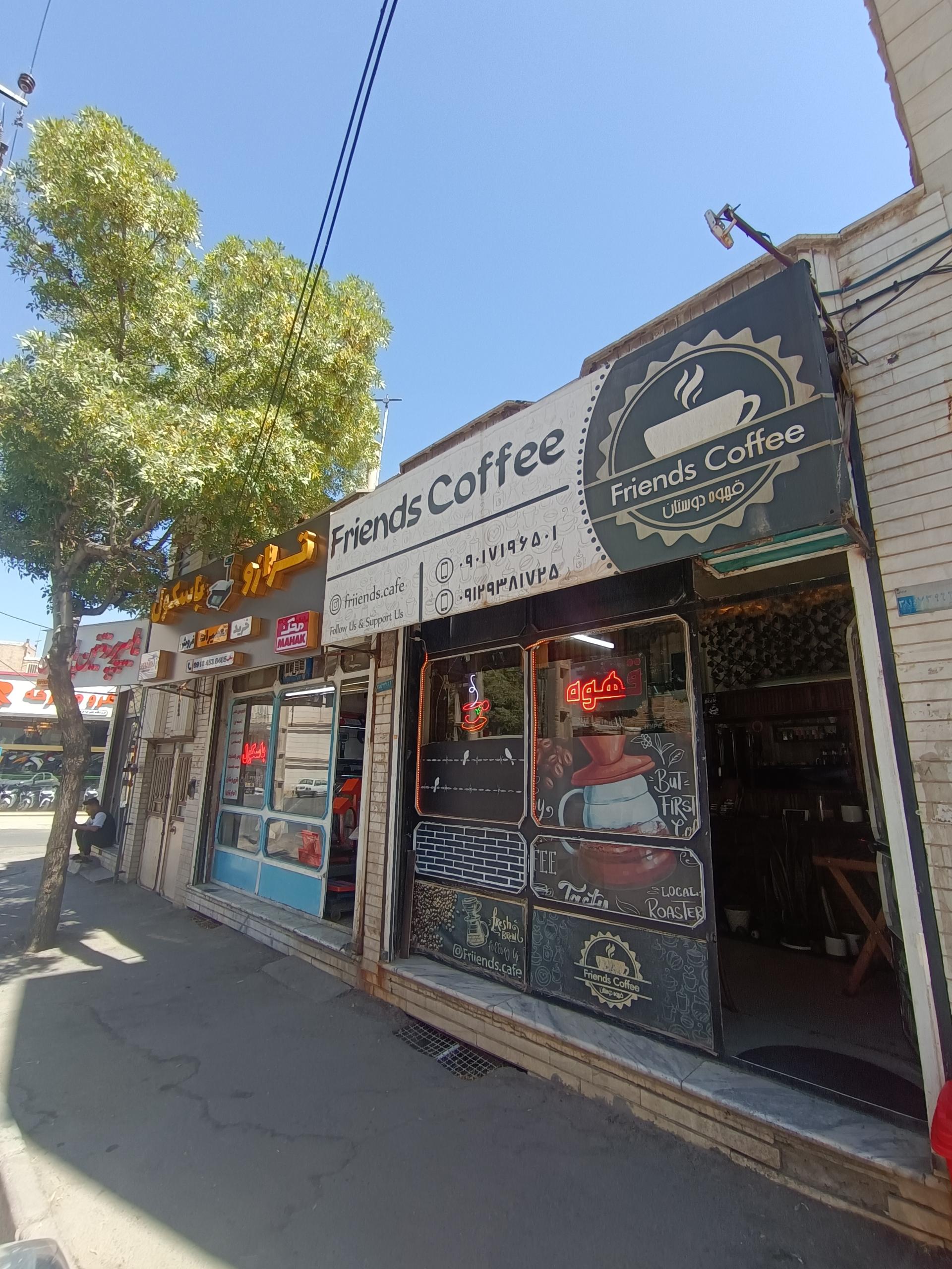 عکس کافه خالی