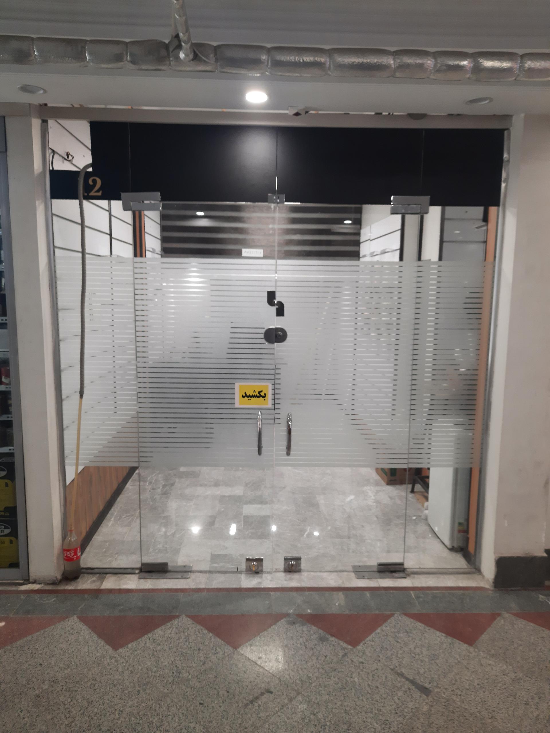 عکس عمده فروشی کتونی