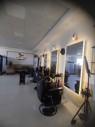عکس آموزشگاه آرایشگری مردانه سیاه سفید 