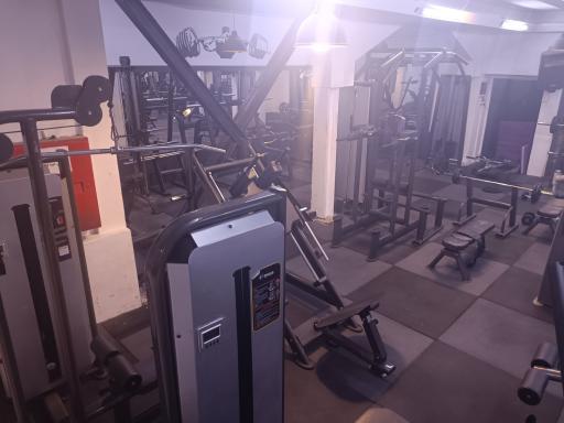 عکس مجموعه ورزشی طاق کسری