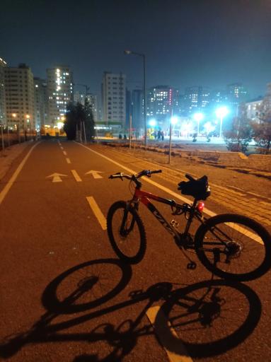 عکس پیست دوچرخه سواری چیتگر