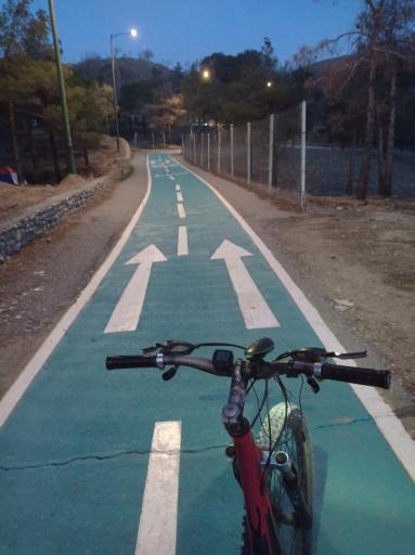 عکس پیست دوچرخه سواری چیتگر