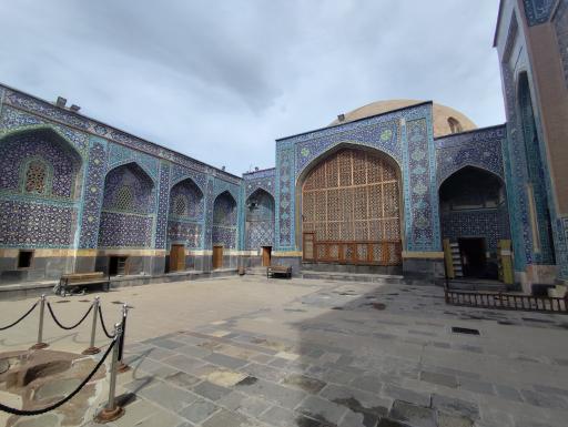 عکس آرامگاه شاه اسماعیل صفوی