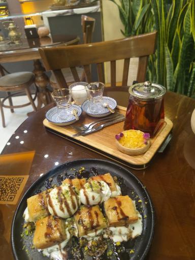 عکس کافه باقلوای پاکان