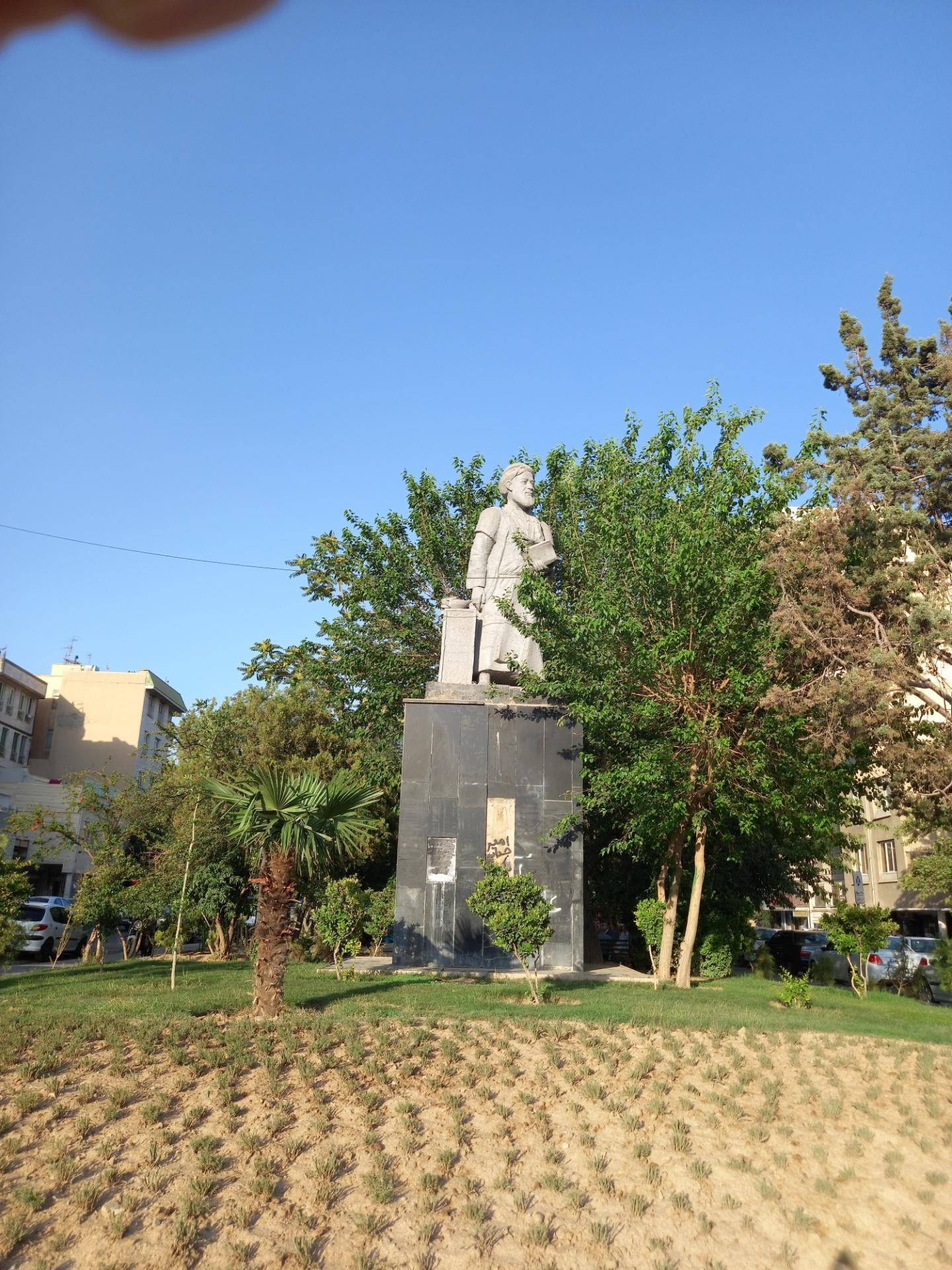 عکس میدان چهارصد دستگاه