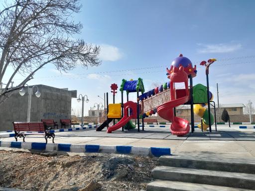 عکس زمین بازی کودکان خورزان