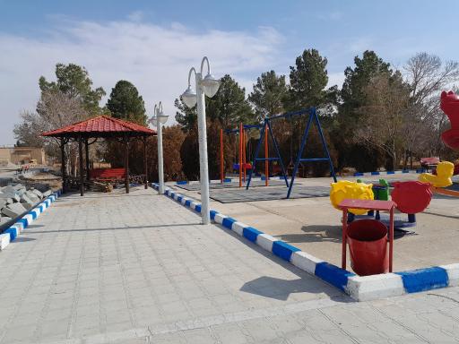 عکس زمین بازی کودکان خورزان