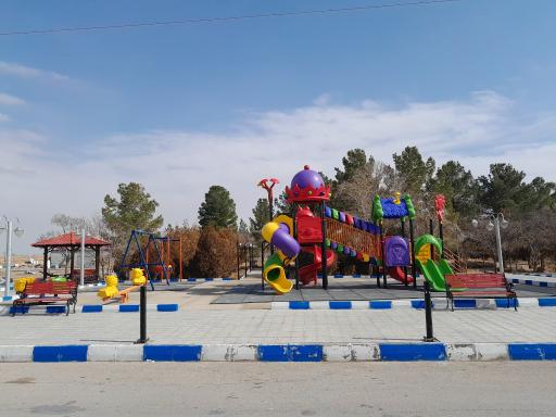 عکس زمین بازی کودکان خورزان