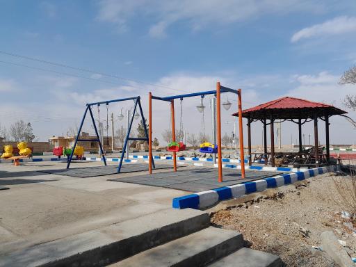 عکس زمین بازی کودکان خورزان