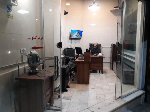 عکس مشاورین املاک ارگ