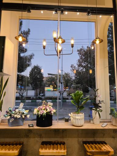 عکس کافه پنج صبحی ها