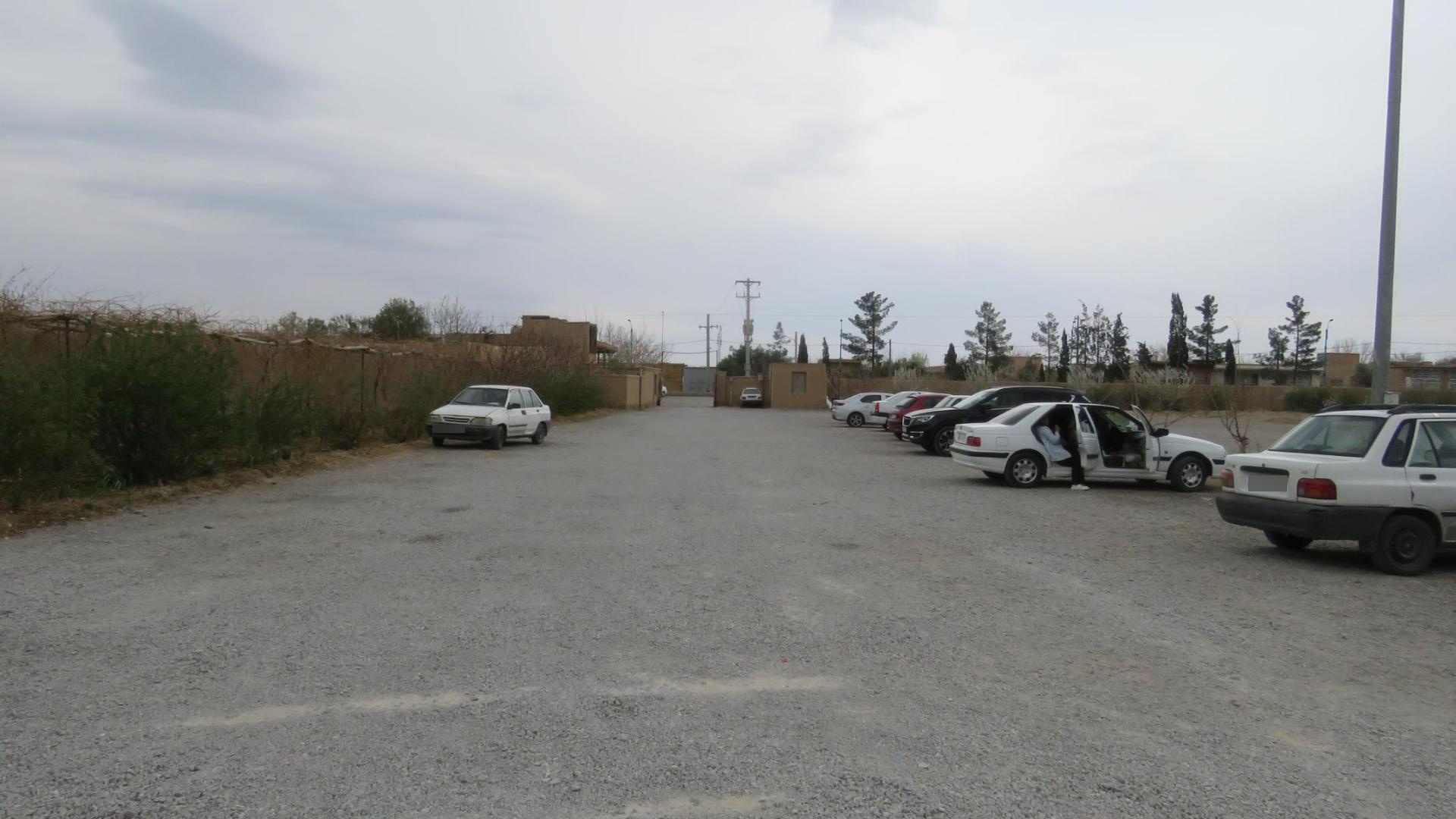 عکس پارکینگ روباز باغ پهلوان پور