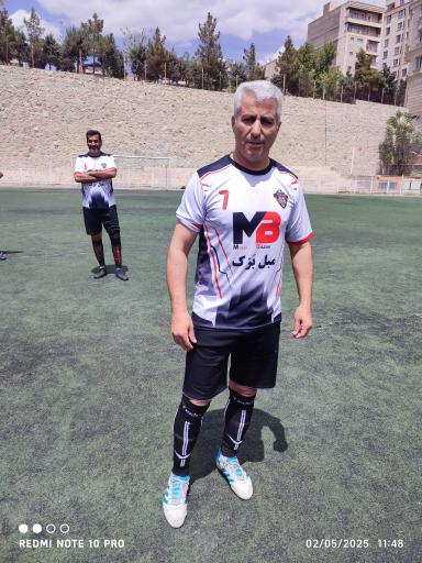 عکس ورزشگاه شهدای رودهن