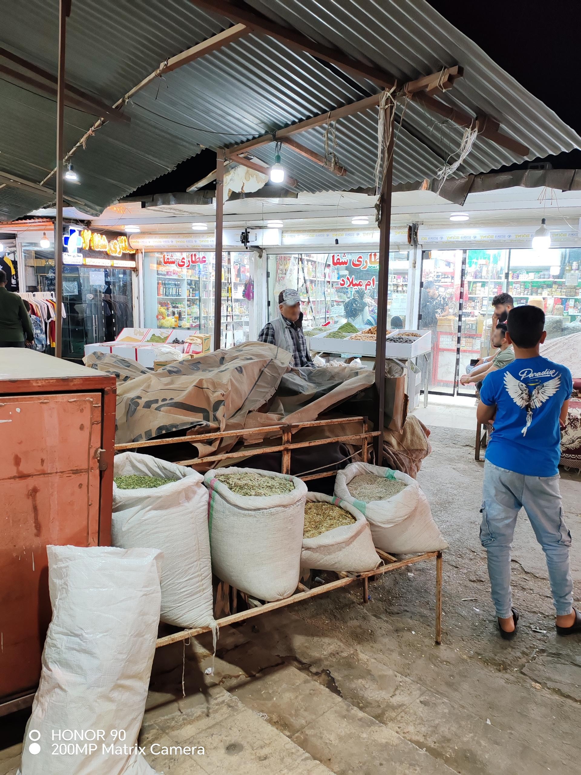 عکس بازار میوه و تره بار فروشی فلکه الله 