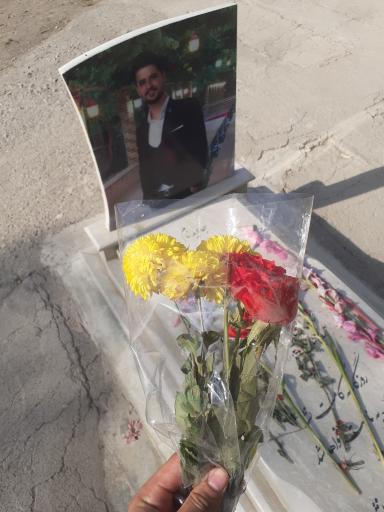 عکس مزار محمد قبادلو