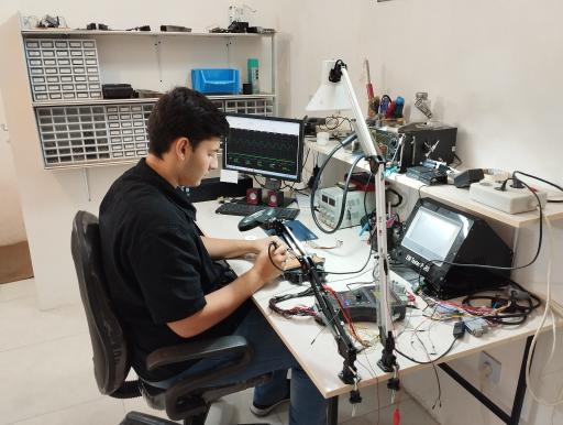 عکس تعمیرات الکترونیک خودرو نوین الکترونیک