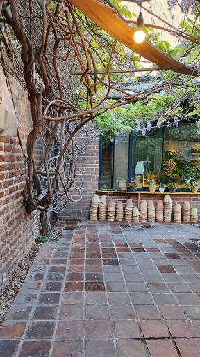 عکس عمارت رو به رو