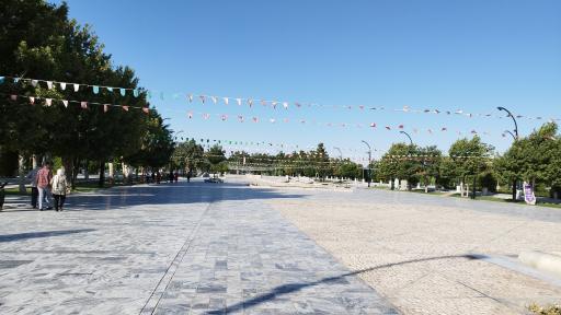 عکس ورودی بوستان جلوخان آرامگاه 