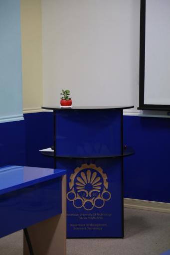 عکس دانشکده مدیریت علم و فناوری