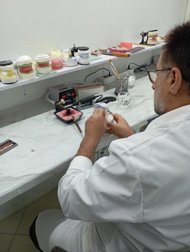 عکس لابراتوار دندانسازی موسوی