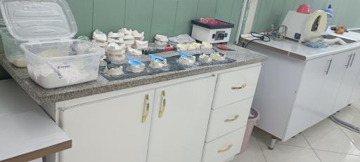 عکس لابراتوار دندانسازی موسوی