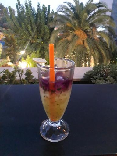 عکس عمارت رو به رو