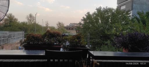 عکس عمارت رو به رو