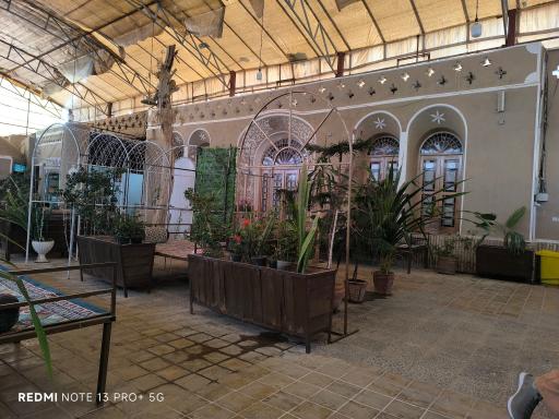 عکس رستوران سنتی بی بی ملک ناز