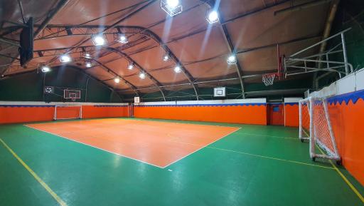 عکس سالن ورزشی شهیده شیرین پیمان