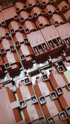 عکس رنگ و ابزار کریمی