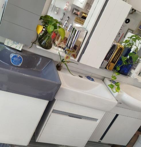 عکس فروشگاه چینی بهداشتی بنازاده