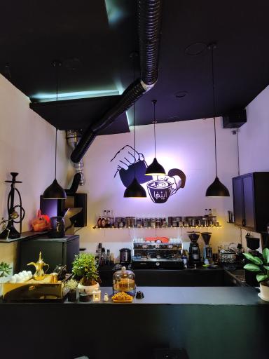 عکس کافه و قلیون سرای اینجا