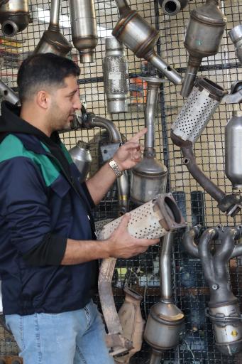 عکس تعمیرگاه رضا اگزوز