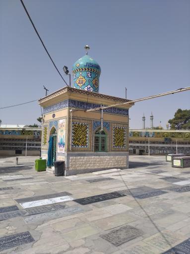 عکس آرامگاه میرزای قمی