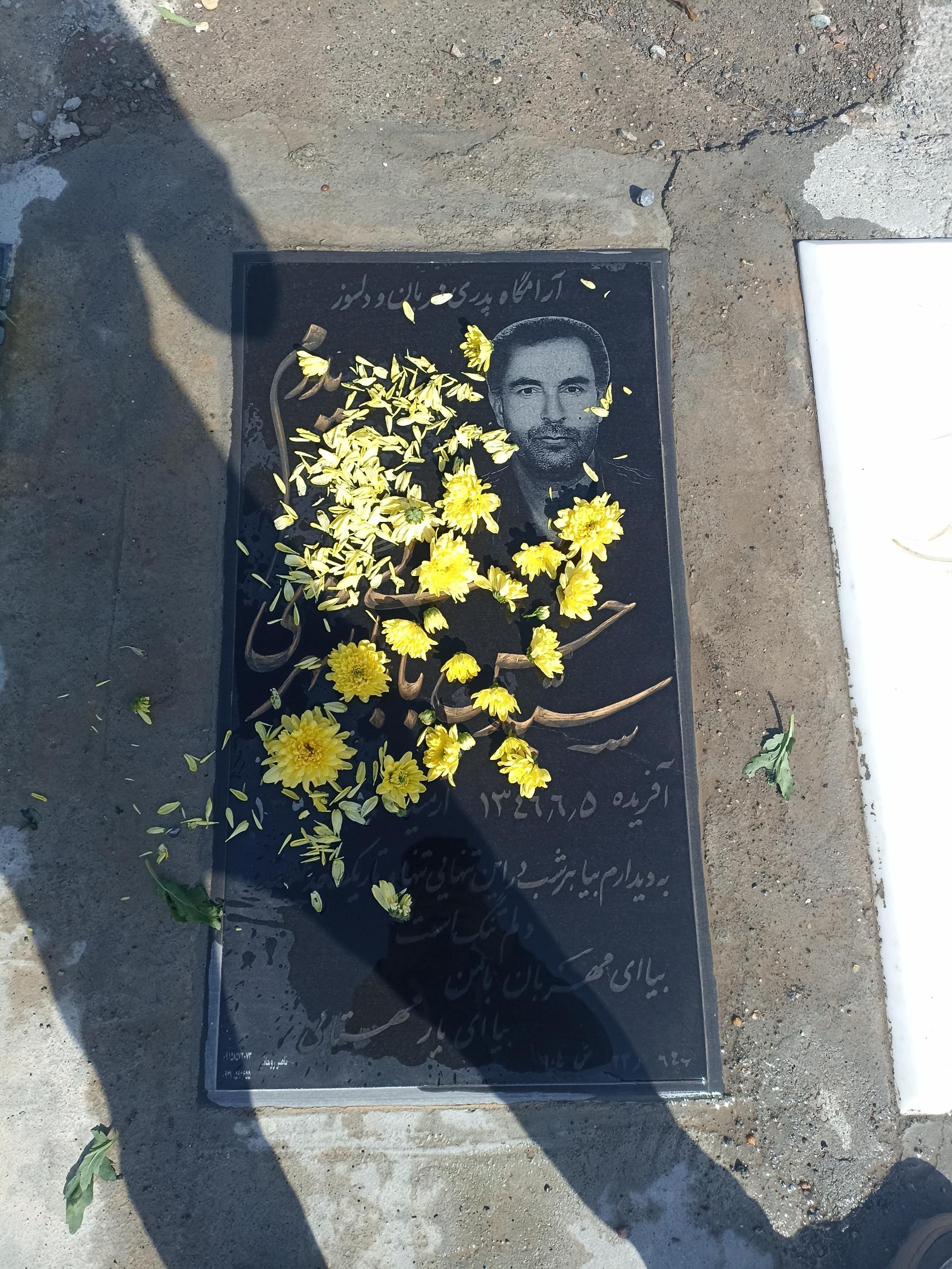 عکس مزار حسن بابایی شهری