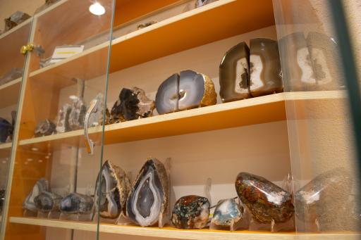 عکس موزه علوم زمین (سنگ) و آموزشگاه یاقوت کویر