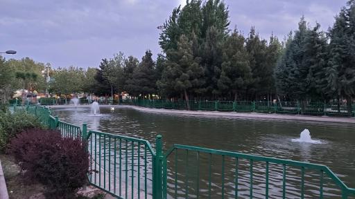 عکس استخر غیر قابل شنای پارک نسترن