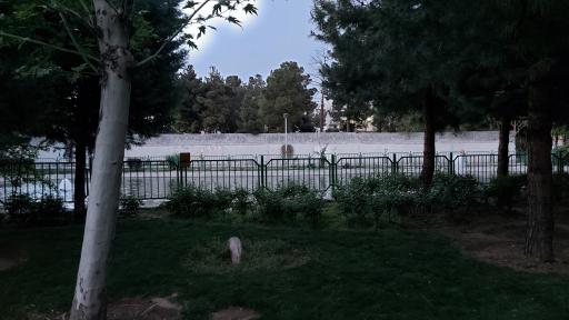 عکس استخر غیر قابل شنای پارک نسترن